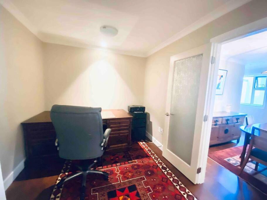 Amazing Location 2 Bedroom Minutes From Downtown Victoria Exterior foto