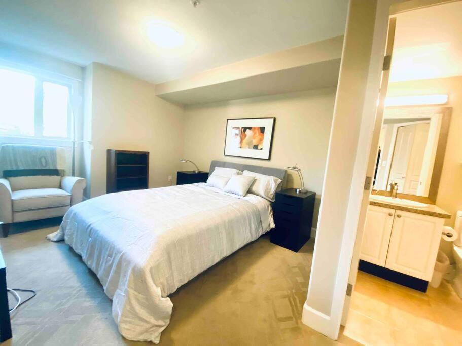 Amazing Location 2 Bedroom Minutes From Downtown Victoria Exterior foto