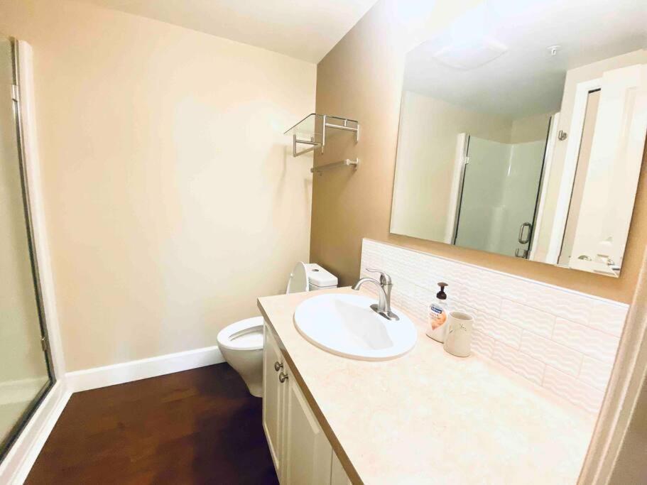 Amazing Location 2 Bedroom Minutes From Downtown Victoria Exterior foto