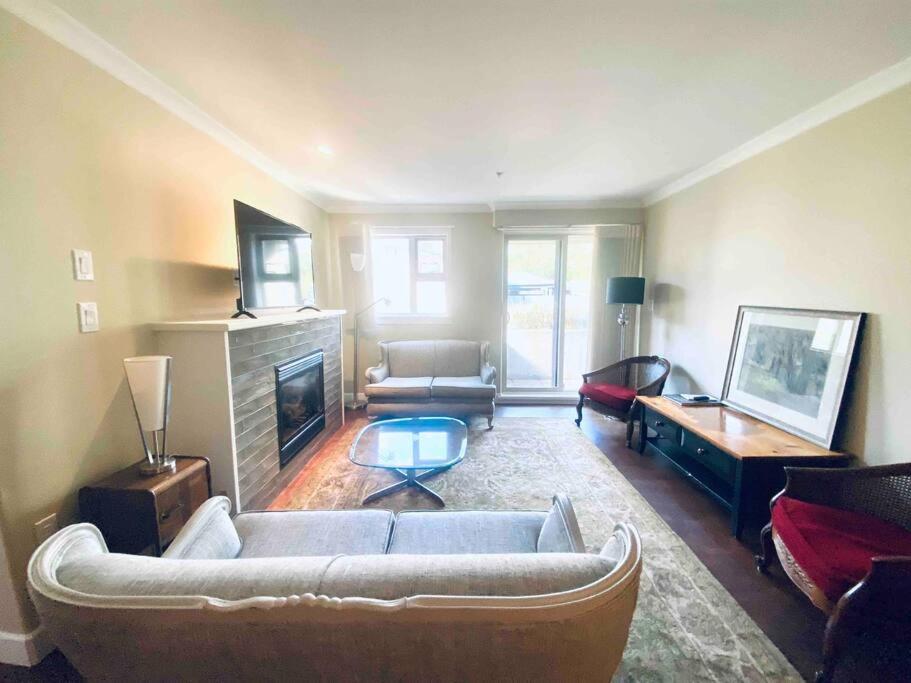 Amazing Location 2 Bedroom Minutes From Downtown Victoria Exterior foto